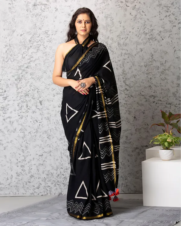 White_Cotton_Geometric_Hblock_Print_Mulmul_Saree_For_Women